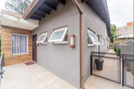 Casa de condomínio para alugar com 357m², 3 quartos e 4 vagas Casa de condomínio para alugar com 357m², 3 quartos e 4 vagasFachada