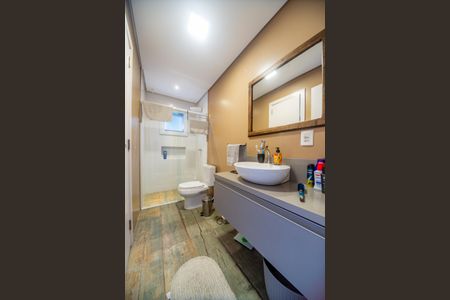 Casa de condomínio para alugar com 357m², 3 quartos e 4 vagas Casa de condomínio para alugar com 357m², 3 quartos e 4 vagasBanheiro da Suíte 2