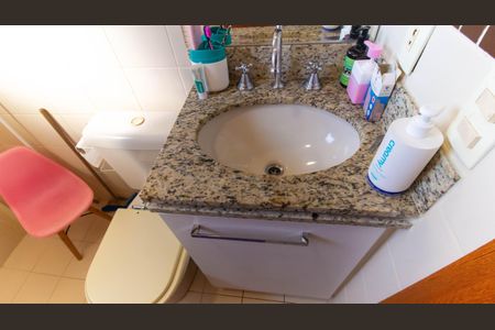 Casa de condomínio à venda com 200m², 4 quartos e 3 vagas Casa de condomínio à venda com 200m², 4 quartos e 3 vagasBanheiro da Suíte 1