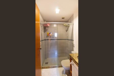 Casa de condomínio à venda com 200m², 4 quartos e 3 vagas Casa de condomínio à venda com 200m², 4 quartos e 3 vagasBanheiro da Suíte 2