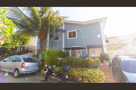 Casa de condomínio à venda com 200m², 4 quartos e 3 vagas Casa de condomínio à venda com 200m², 4 quartos e 3 vagasÁrea Privativa