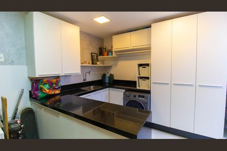 Casa de condomínio à venda com 200m², 4 quartos e 3 vagas Casa de condomínio à venda com 200m², 4 quartos e 3 vagasCozinha