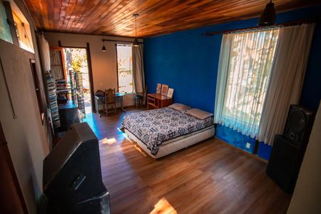 Casa à venda com 500m², 5 quartos e 6 vagasEdícula