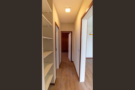 Corredor de apartamento à venda com 2 quartos, 90m² em Fonseca, Niterói