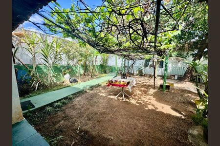 Casa à venda com 209m², 3 quartos e 2 vagas Casa à venda com 209m², 3 quartos e 2 vagasQuintal