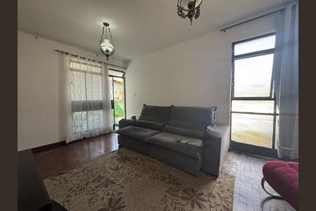 Casa à venda com 209m², 3 quartos e 2 vagas Casa à venda com 209m², 3 quartos e 2 vagasSala