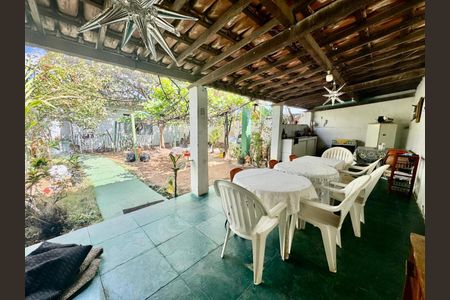 Casa à venda com 209m², 3 quartos e 2 vagas Casa à venda com 209m², 3 quartos e 2 vagasVaranda gourmet