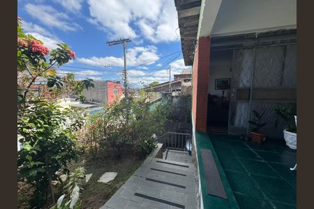 Casa à venda com 209m², 3 quartos e 2 vagas Casa à venda com 209m², 3 quartos e 2 vagasVaranda