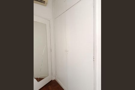 Apartamento para alugar com 200m², 3 quartos e 1 vaga Apartamento para alugar com 200m², 3 quartos e 1 vagaSuíte
