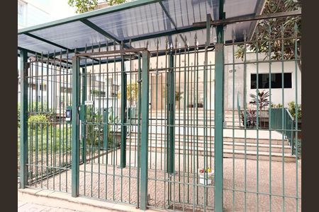 Apartamento para alugar com 200m², 3 quartos e 1 vaga Apartamento para alugar com 200m², 3 quartos e 1 vagaFachada