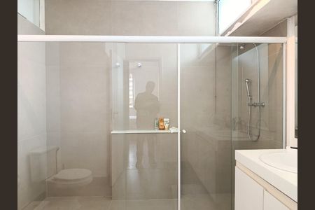 Apartamento para alugar com 200m², 3 quartos e 1 vaga Apartamento para alugar com 200m², 3 quartos e 1 vagaBanheiro da Suíte