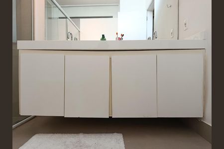 Apartamento para alugar com 200m², 3 quartos e 1 vaga Apartamento para alugar com 200m², 3 quartos e 1 vagaBanheiro da Suíte