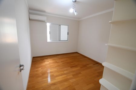 Casa de condomínio para alugar com 300m², 4 quartos e 6 vagasSuíte 4