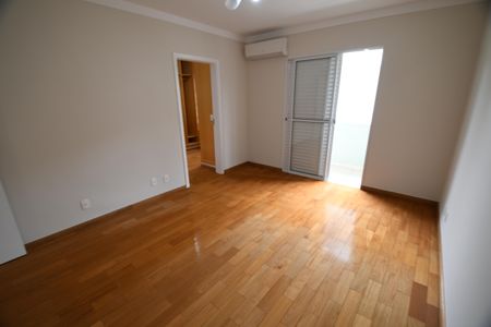 Casa de condomínio para alugar com 300m², 4 quartos e 6 vagasSuíte 2