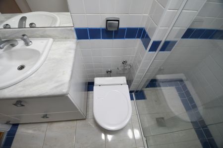 Casa de condomínio para alugar com 300m², 4 quartos e 6 vagasBanheiro da Suíte 3