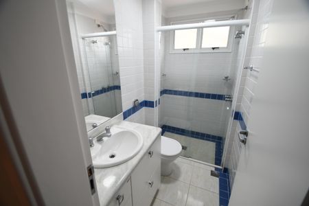 Casa de condomínio para alugar com 300m², 4 quartos e 6 vagasBanheiro da Suíte 3