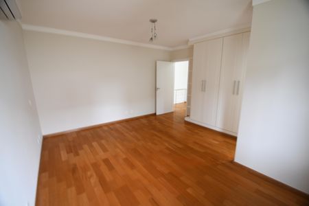 Casa de condomínio para alugar com 300m², 4 quartos e 6 vagasSuíte 1