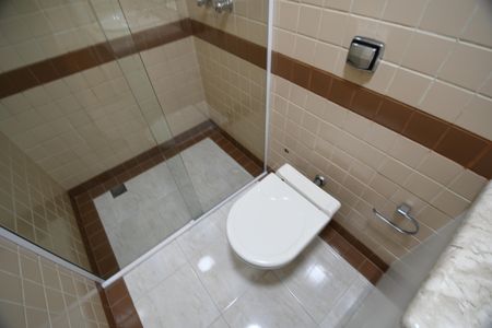 Casa de condomínio para alugar com 300m², 4 quartos e 6 vagasBanheiro da Suíte 4