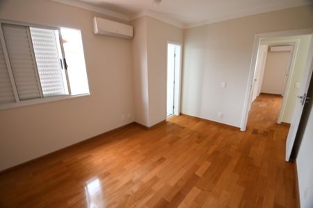 Casa de condomínio para alugar com 300m², 4 quartos e 6 vagasSuíte 3