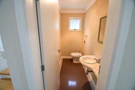 Casa de condomínio para alugar com 300m², 4 quartos e 6 vagasLavabo