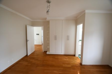 Casa de condomínio para alugar com 300m², 4 quartos e 6 vagasSuíte 1