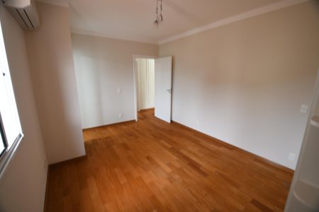 Casa de condomínio para alugar com 300m², 4 quartos e 6 vagasSuíte 3