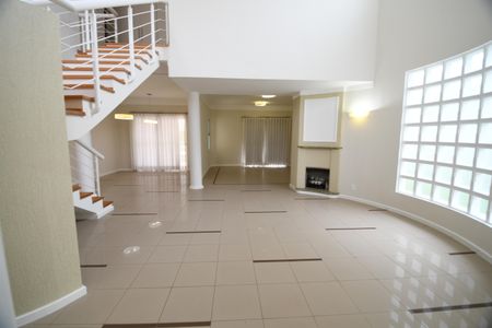 Sala de casa de condomínio para alugar com 4 quartos, 300m² em Loteamento Alphaville Campinas, Campinas