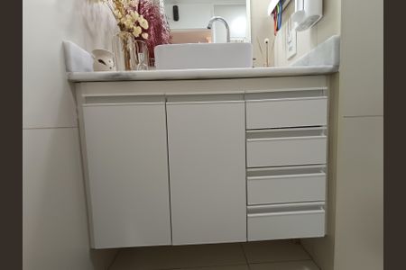 Apartamento à venda com 100m², 3 quartos e 1 vaga Apartamento à venda com 100m², 3 quartos e 1 vagaBanheiro