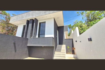 Casa à venda com 89m², 3 quartos e 2 vagas Casa à venda com 89m², 3 quartos e 2 vagasFachada