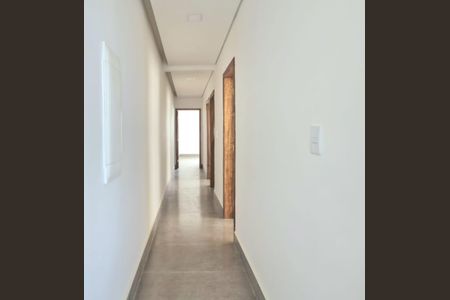 Casa à venda com 89m², 3 quartos e 2 vagas Casa à venda com 89m², 3 quartos e 2 vagasCorredor