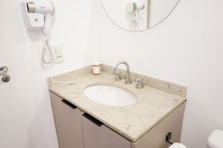 Banheiro de kitnet/studio para alugar com 1 quarto, 25m² em Belenzinho, São Paulo