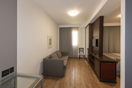 Sala de TV de apartamento à venda com 1 quarto, 34m² em Vila da Serra, Nova Lima
