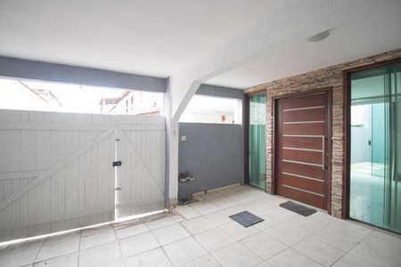 Garagem de casa de condomínio para alugar com 2 quartos, 170m² em Colubandê, São Gonçalo