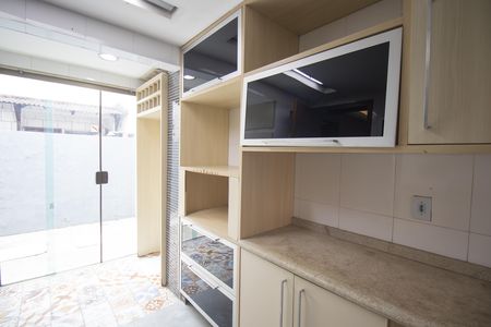 Cozinha de casa de condomínio para alugar com 2 quartos, 170m² em Colubandê, São Gonçalo