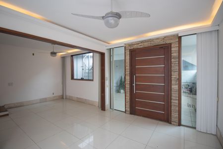 Casa de Condomínio para alugar com 2 quartos, 170m² em Colubandê, São Gonçalo