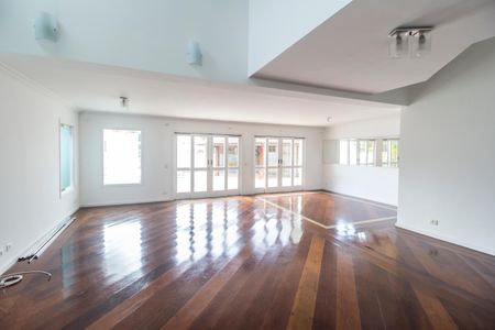 Sala de casa de condomínio para alugar com 4 quartos, 340m² em Alphaville, Santana de Parnaíba