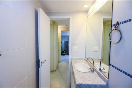 Apartamento à venda com 63m², 1 quarto e 1 vaga Apartamento à venda com 63m², 1 quarto e 1 vagaBanheiro Social