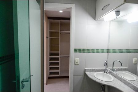 Apartamento à venda com 63m², 1 quarto e 1 vaga Apartamento à venda com 63m², 1 quarto e 1 vagaBanheiro da Suíte