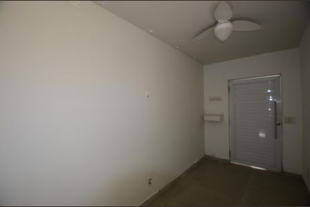Sala de casa para alugar com 1 quarto, 70m² em Bento Ribeiro, Rio de Janeiro
