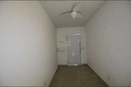 Sala de casa para alugar com 1 quarto, 70m² em Bento Ribeiro, Rio de Janeiro