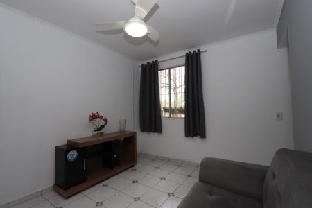 Sala de apartamento para alugar com 3 quartos, 62m² em Conjunto Habitacional Barreira Grande, São Paulo