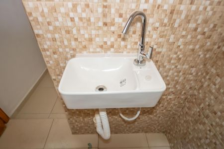 Casa para alugar com 30m², 2 quartos e sem vaga Casa para alugar com 30m², 2 quartos e sem vagaBanheiro Social