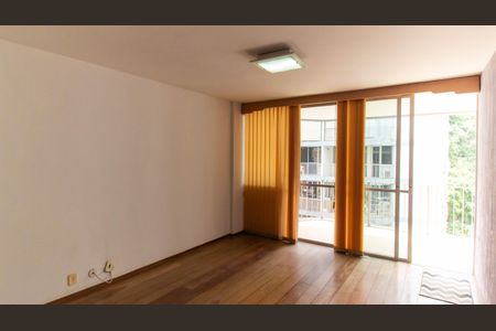 Apartamento à venda com 116m², 3 quartos e 1 vaga Apartamento à venda com 116m², 3 quartos e 1 vagaSala