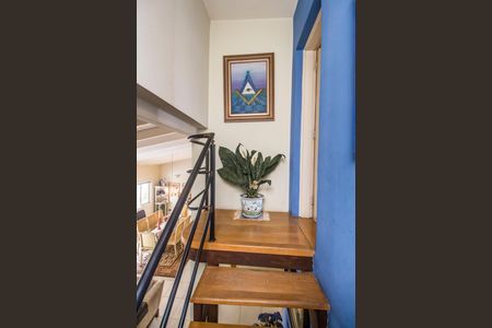 Casa de condomínio à venda com 333m², 3 quartos e 4 vagasEscada