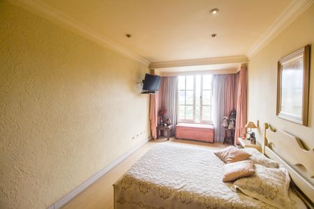 Casa de condomínio à venda com 333m², 3 quartos e 4 vagasSuíte