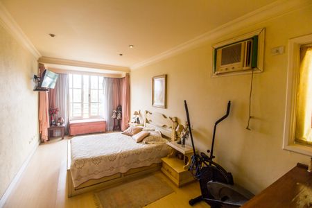 Casa de condomínio à venda com 333m², 3 quartos e 4 vagasSuíte