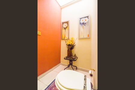 Casa de condomínio à venda com 333m², 3 quartos e 4 vagasLavabo