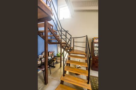 Casa de condomínio à venda com 333m², 3 quartos e 4 vagasEscada