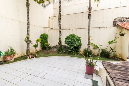 Casa de condomínio à venda com 333m², 3 quartos e 4 vagasVista da Sala