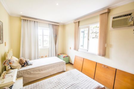 Casa de condomínio à venda com 333m², 3 quartos e 4 vagasQuarto 3